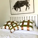 Bird Song Cottage - Table View