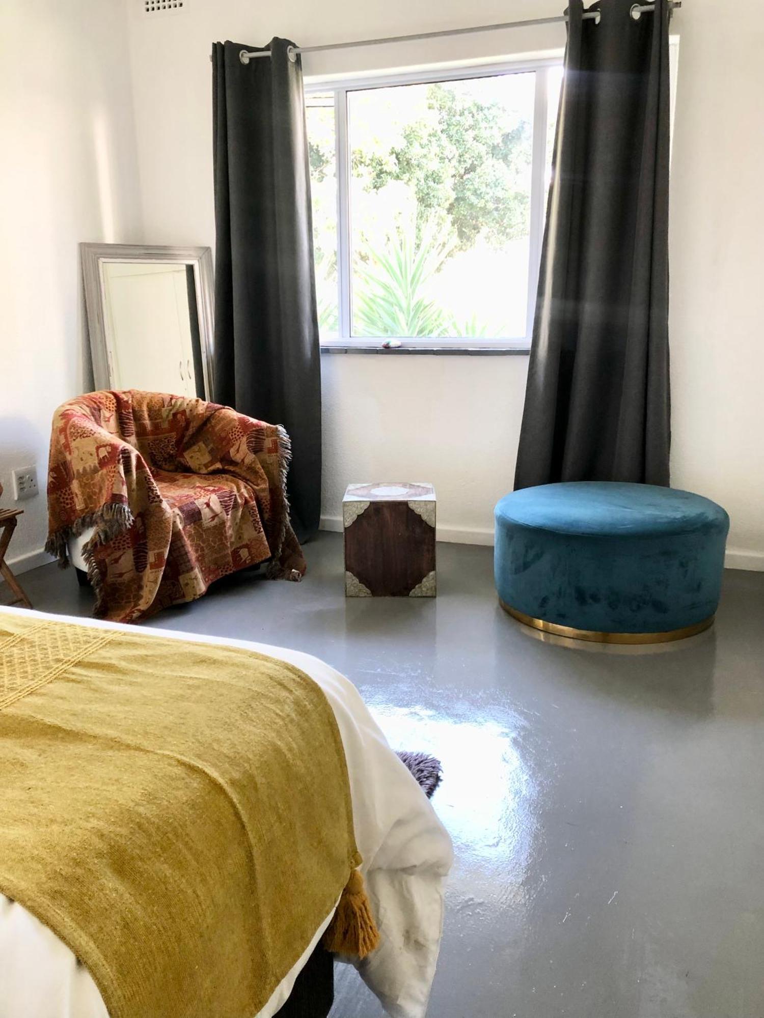 Bird Song - Table View Guest house
